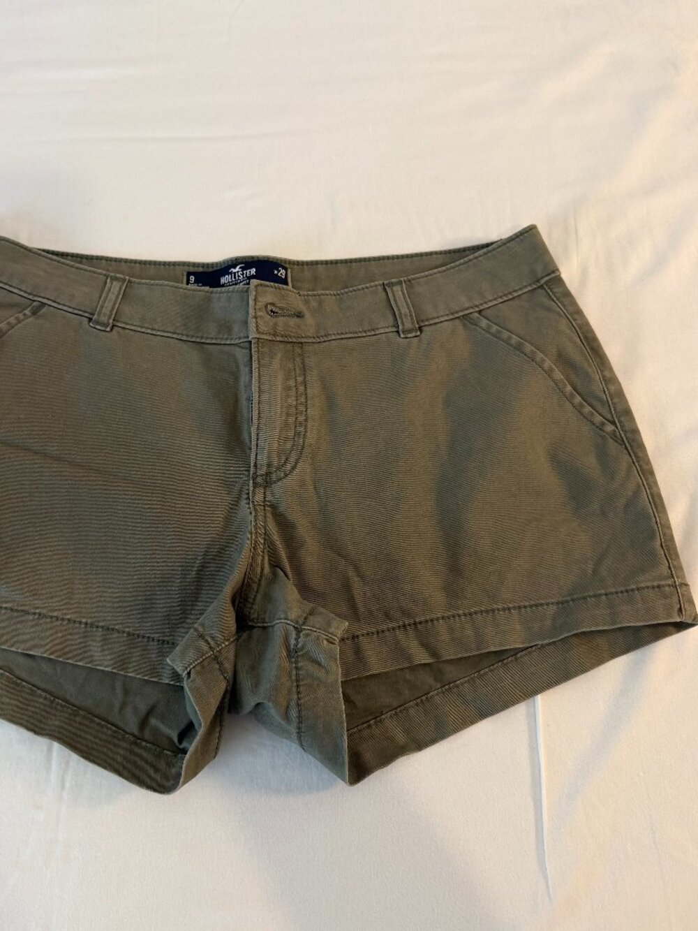 Hollister Low Rise Shorts Women's Size 9 W29 Olive Green Chino Casual 3 Inch